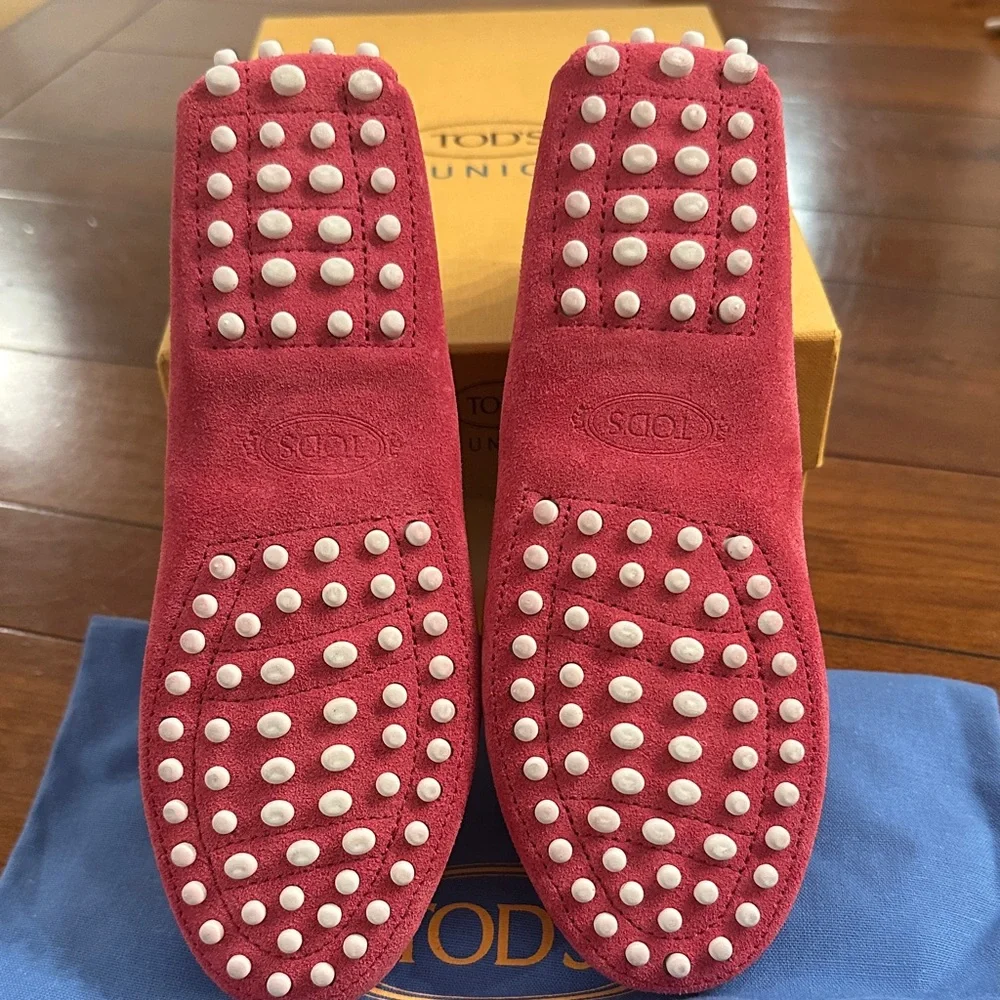 TOD'S Junior Pink Suede Loafers for Kids